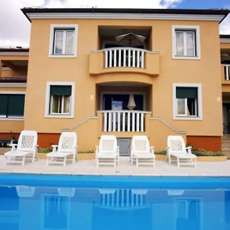 公寓 In With Balcony, Air Conditioning, Wifi 858-3