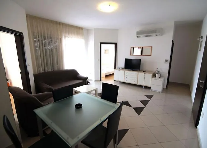 Apartment In With Balcony, Air Conditioning, Wifi 858-3