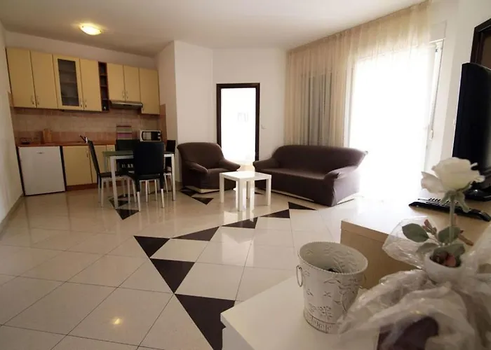Apartment In With Balcony, Air Conditioning, Wifi 858-3 *