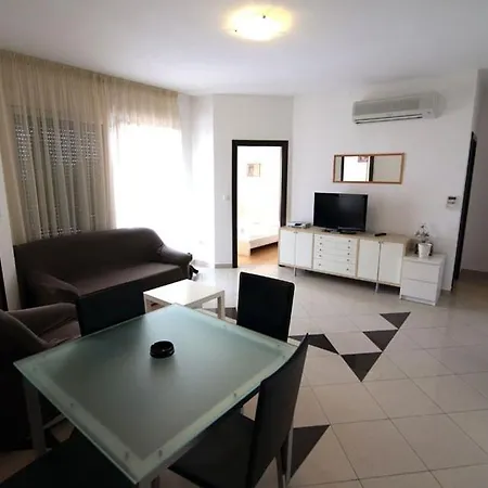 Lejlighed In With Balcony, Air Conditioning, Wifi 858-3