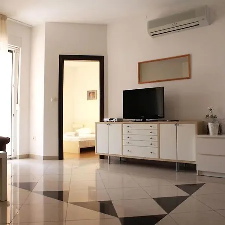 In With Balcony, Air Conditioning, Wifi 858-3