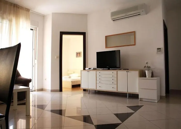 In With Balcony, Air Conditioning, Wifi 858-3