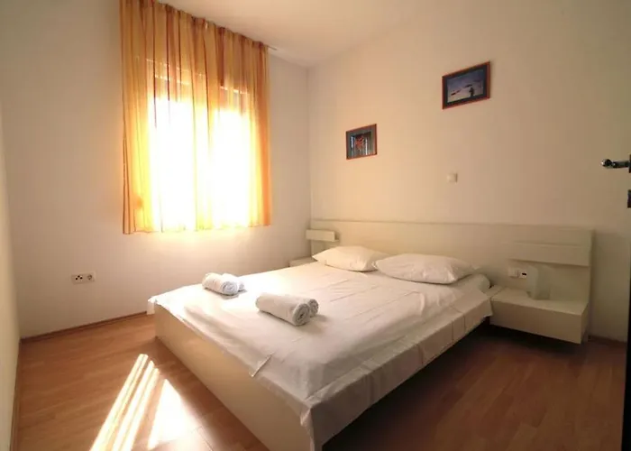 In With Balcony, Air Conditioning, Wifi 858-3 *